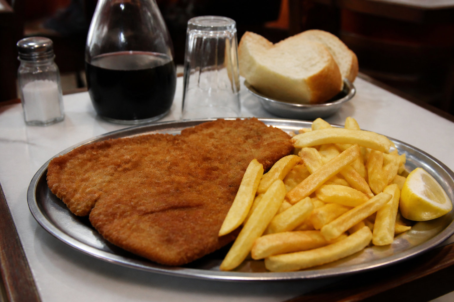 El Bodegón de Ituzaingó: Descripción de platos tradicionales y porciones