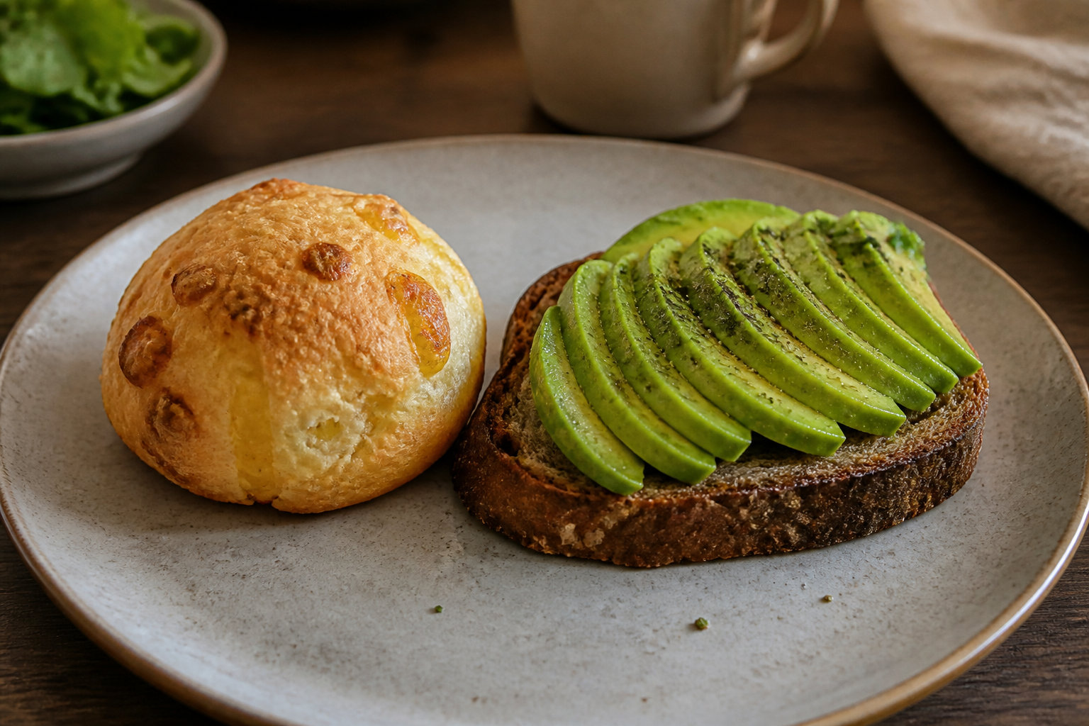 ¿Qué opciones saladas y sin gluten ofrece este establecimiento?